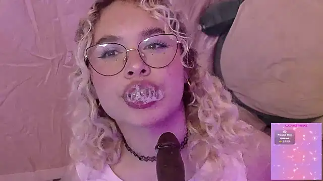 Haelycute online show from May 8, 2026, 11:32 pm
