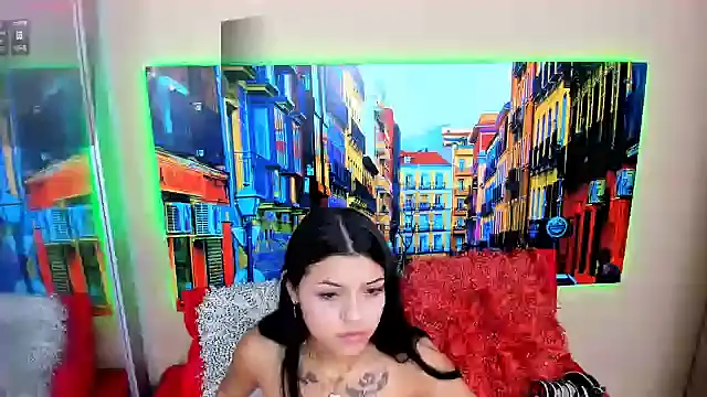 CristalLoren online show from December 24, 2024, 11:17 am