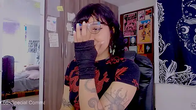 melissahowl online show from October 12, 2025, 5:01 pm