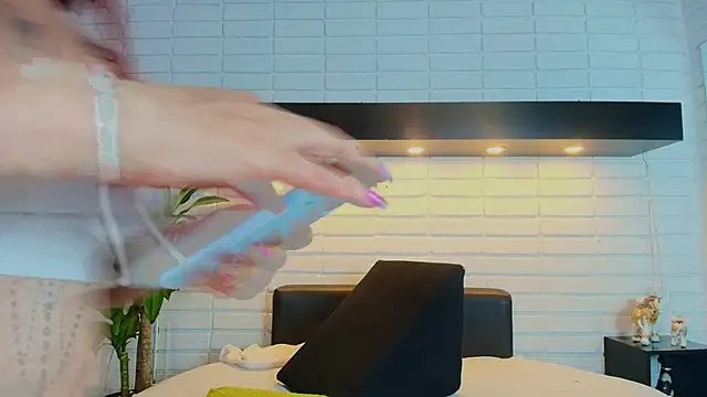 HannaBrave online show from October 28, 2025, 12:09 pm