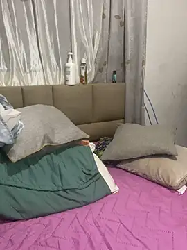 lilybaudyn  online show from April 23, 2026, 7:52 am