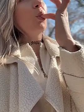 Snapshot of Crazy-Rosa chatting on March 19, 2026, 5:33 am Crazy-Rosa online show from March 19, 2026, 5:33 am