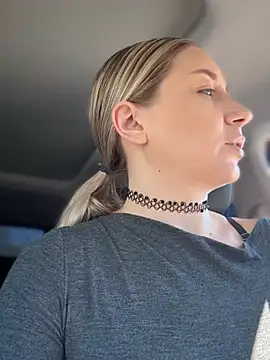 Snapshot of Crazy-Rosa chatting on March 25, 2026, 7:03 am Crazy-Rosa online show from March 25, 2026, 7:03 am