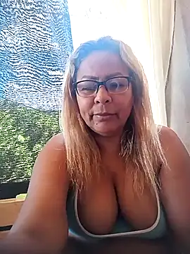 Snapshot of Afroditabichota chatting on September 21, 2025, 6:20 pm Afroditabichota online show from September 21, 2025, 6:20 pm