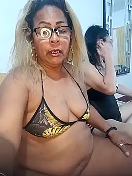 Snapshot of Afroditabichota chatting on October 31, 2025, 12:00 am Afroditabichota online show from October 31, 2025, 12:00 am