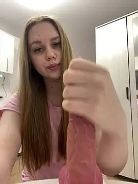 Marylallka5 online show from April 28, 2026, 2:11 pm