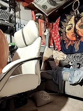 Gillygilly76 online show from October 16, 2025, 1:28 am