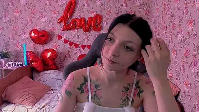 Snapshot of Lolly_Haze chatting on February 13, 2026, 5:36 am Lolly Haze online show from February 13, 2026, 5:36 am