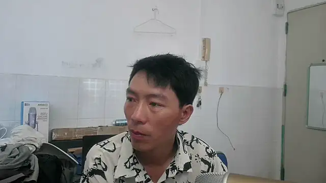 xhqds online show from April 21, 2026, 4:52 am