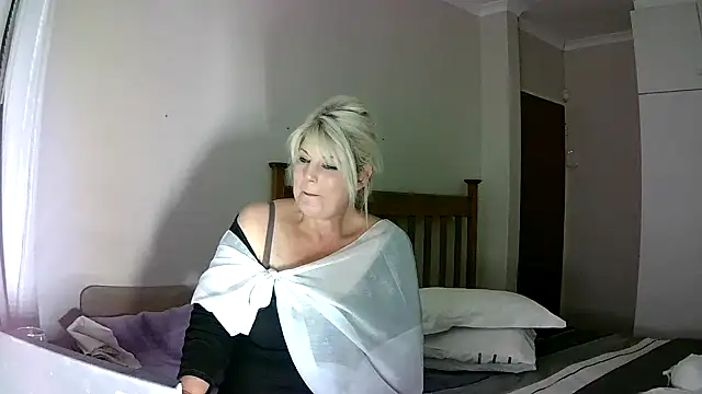 Miahotmilf online show from December 30, 2024, 9:08 pm