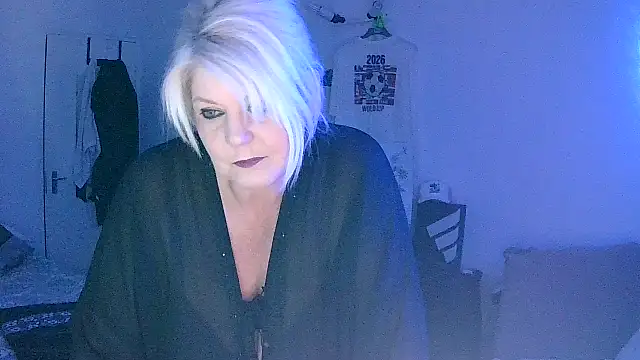 Miahotmilf online show from June 19, 2026, 7:06 pm