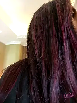 MonicaMoret online show from March 10, 2025, 12:04 pm