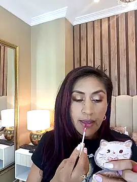 MonicaMoret online show from March 19, 2025, 12:12 pm