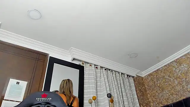 stella xue online show from February 27, 2025, 2:53 am