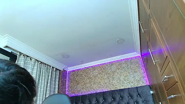 stella xue online show from October 6, 2025, 8:39 pm