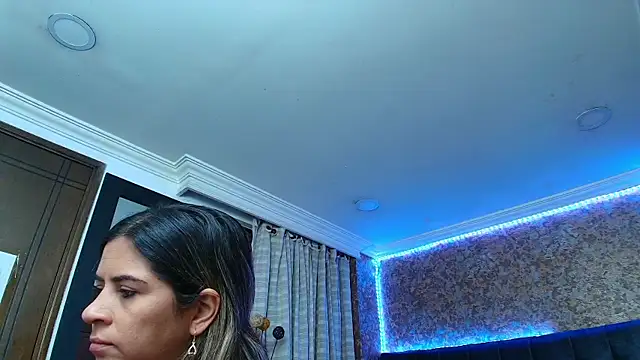 stella xue online show from October 14, 2025, 9:48 pm