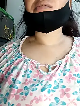 Snapshot of Tishani chatting on September 20, 2025, 6:42 pm Tishani online show from September 20, 2025, 6:42 pm