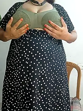 Snapshot of Tishani chatting on October 3, 2025, 1:08 pm Tishani online show from October 3, 2025, 1:08 pm