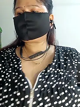 Snapshot of Tishani chatting on October 4, 2025, 7:12 pm Tishani online show from October 4, 2025, 7:12 pm