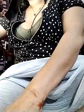 Snapshot of Tishani chatting on October 29, 2025, 9:38 pm Tishani online show from October 29, 2025, 9:38 pm