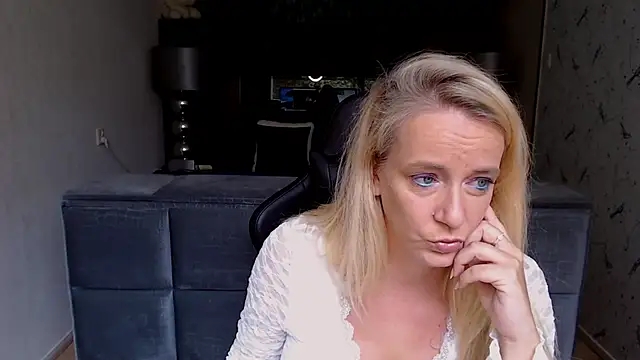 Snapshot of Wendysexyx chatting on October 6, 2025, 10:34 am Wendysexyx online show from October 6, 2025, 10:34 am