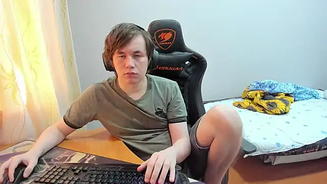 iliaskrislove online show from September 21, 2025, 4:36 am