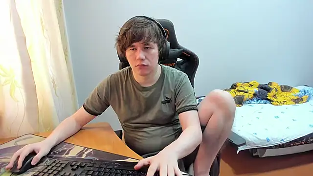 iliaskrislove online show from September 22, 2025, 9:33 am