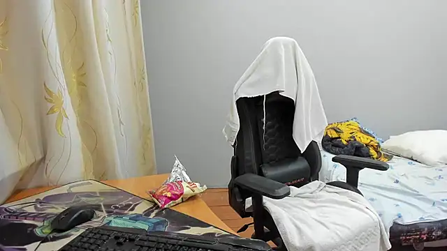 iliaskrislove online show from October 1, 2025, 2:45 pm