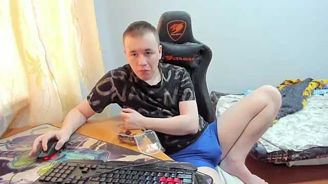 iliaskrislove online show from October 8, 2025, 9:29 am