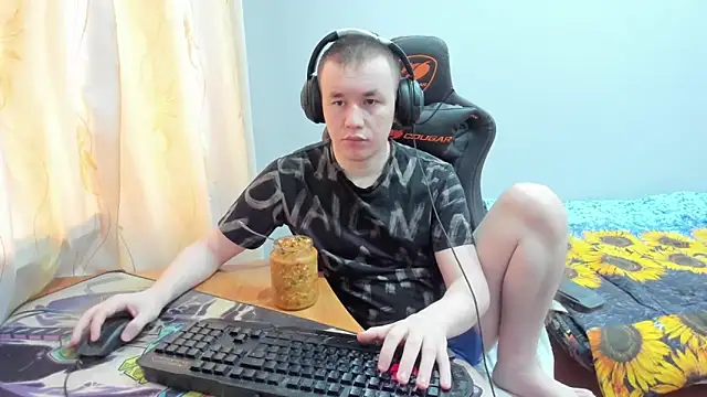 iliaskrislove online show from October 9, 2025, 12:36 pm