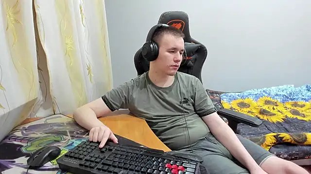 iliaskrislove online show from October 22, 2025, 10:20 pm