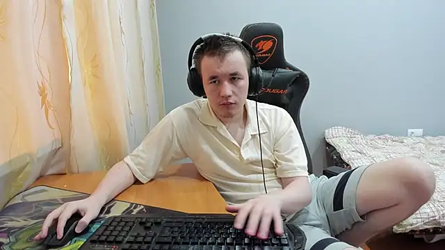 iliaskrislove online show from November 10, 2025, 10:25 am