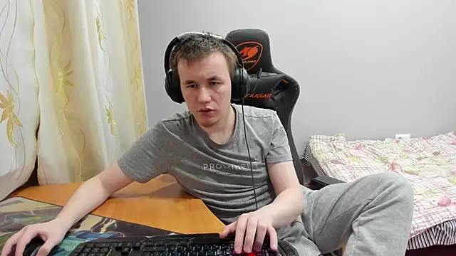 iliaskrislove online show from November 25, 2025, 2:33 am