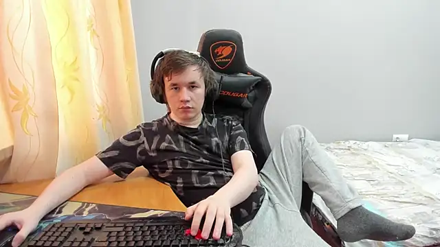 iliaskrislove online show from March 17, 2026, 1:36 pm