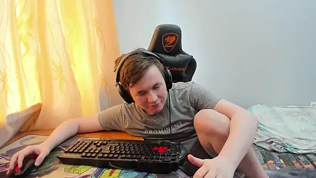 iliaskrislove online show from June 17, 2026, 9:23 am