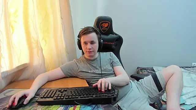 iliaskrislove online show from June 19, 2026, 11:14 am