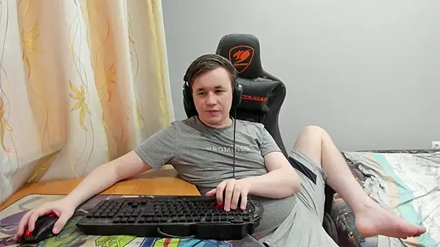 iliaskrislove online show from June 19, 2026, 11:19 pm
