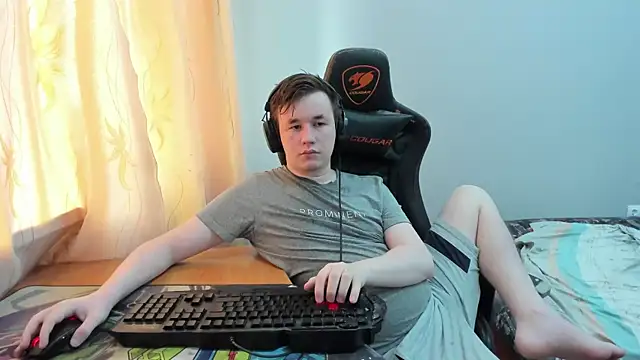 iliaskrislove online show from June 21, 2026, 12:08 pm