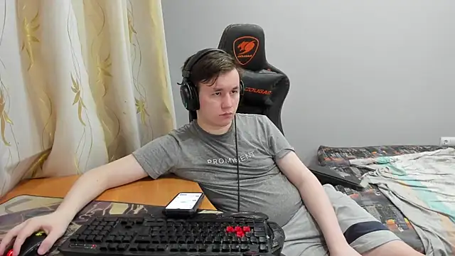 iliaskrislove online show from June 26, 2026, 6:23 pm
