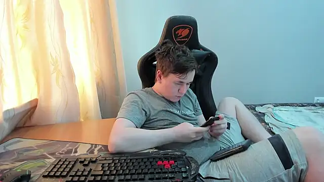 iliaskrislove online show from June 27, 2026, 6:29 am