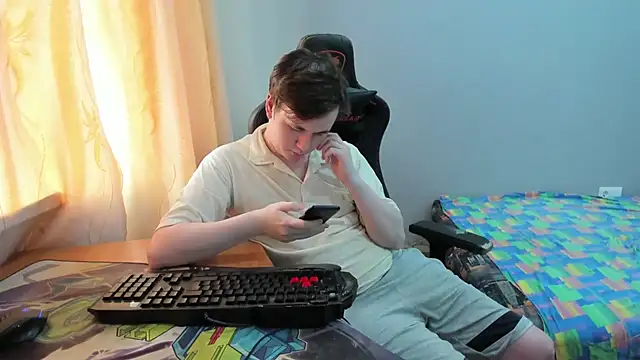 iliaskrislove online show from July 13, 2026, 8:06 am