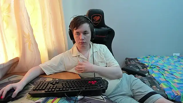 iliaskrislove online show from July 15, 2026, 4:29 am