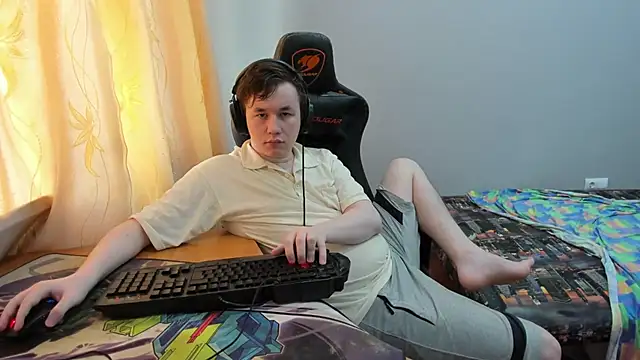 iliaskrislove online show from July 16, 2026, 6:19 am