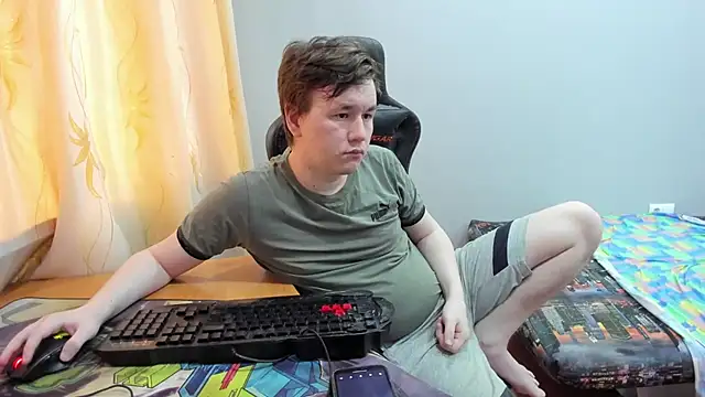iliaskrislove online show from July 19, 2026, 2:37 am