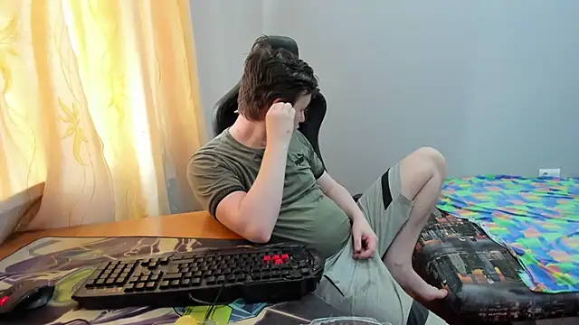 iliaskrislove online show from July 22, 2026, 1:03 pm