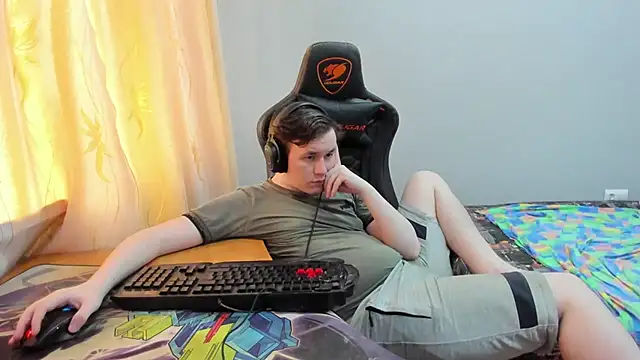 iliaskrislove online show from July 24, 2026, 6:33 am