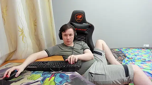 iliaskrislove online show from July 24, 2026, 6:39 pm