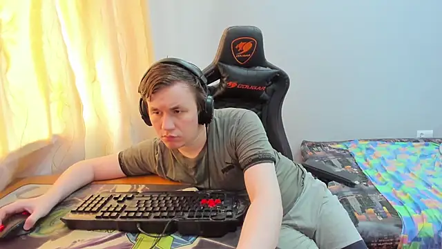 iliaskrislove online show from July 25, 2026, 6:44 am