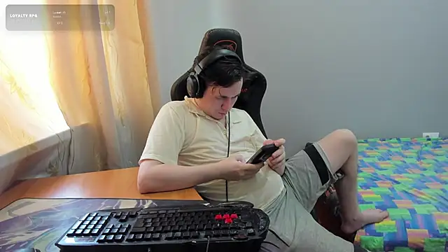 iliaskrislove online show from July 26, 2026, 9:27 am