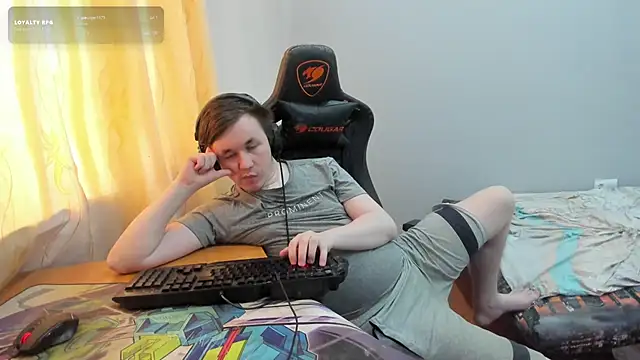 iliaskrislove online show from July 30, 2026, 1:43 pm